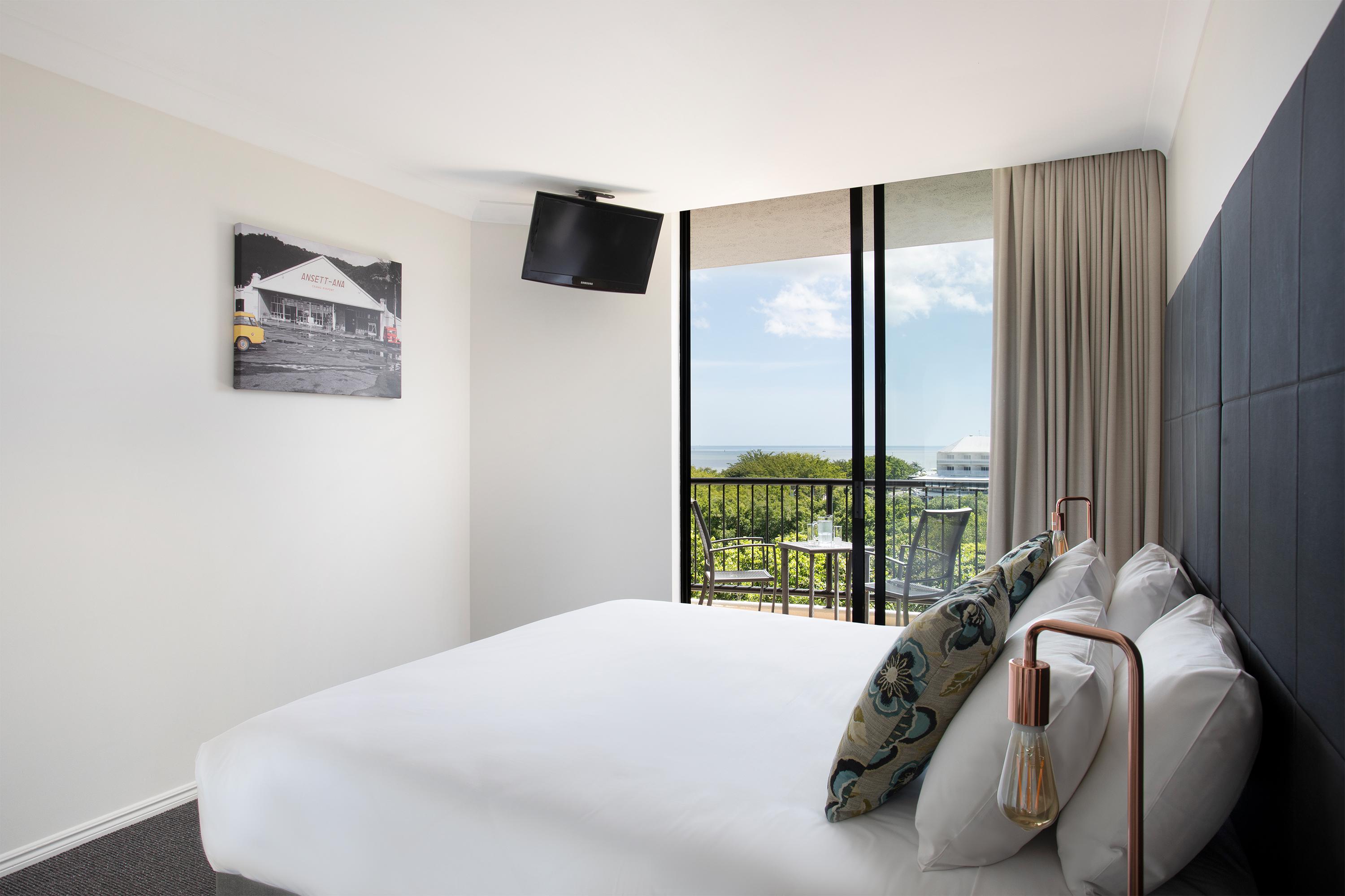 Mantra Esplanade Hotel Cairns Exterior photo