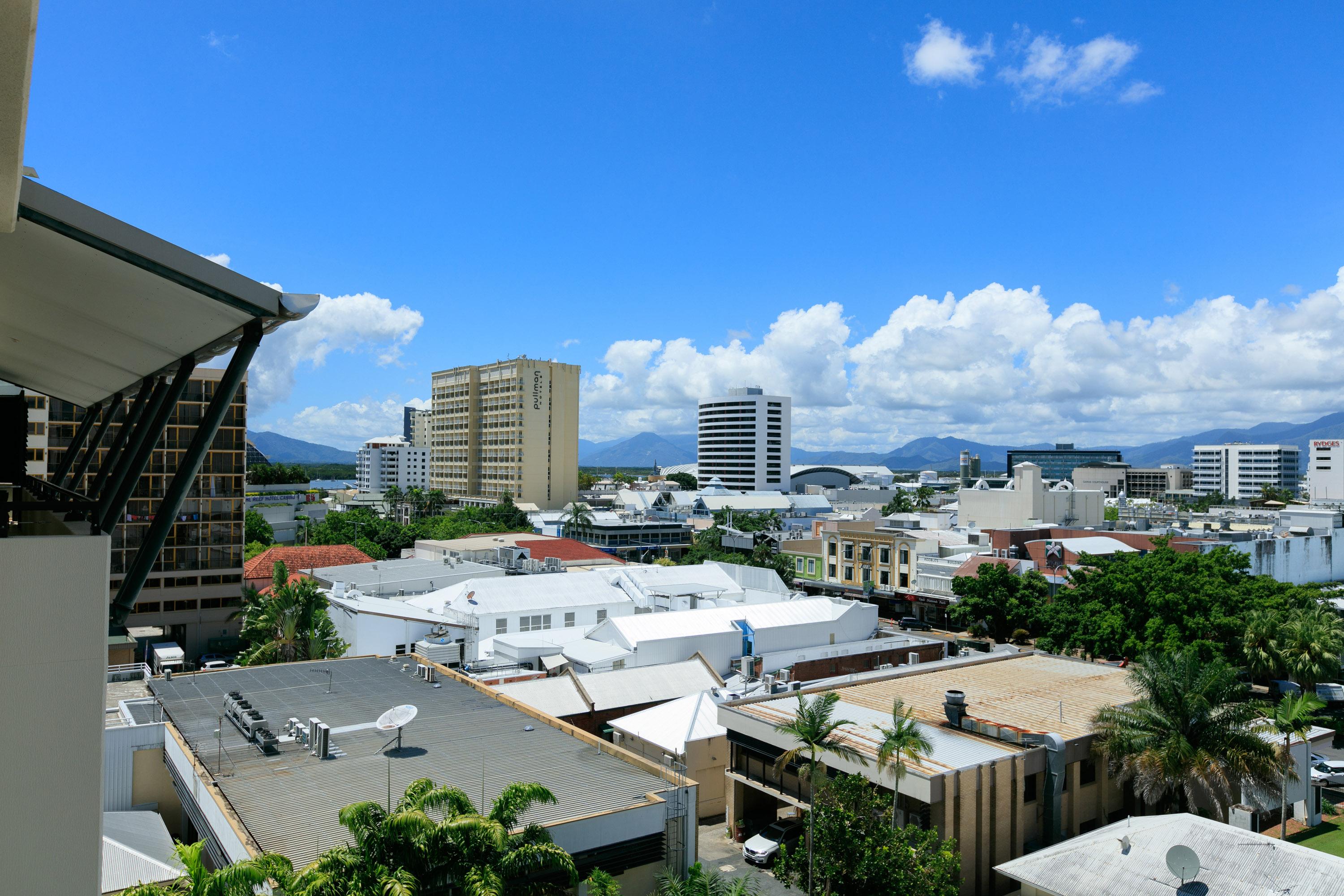 Mantra Esplanade Hotel Cairns Exterior photo