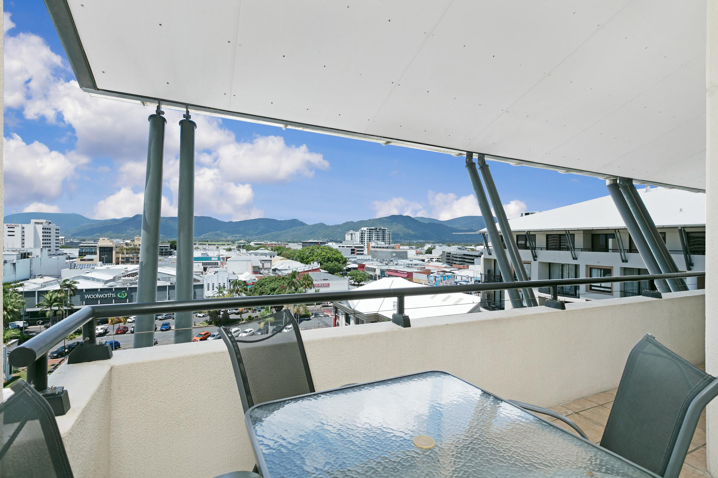 Mantra Esplanade Hotel Cairns Exterior photo